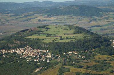 Le plateau de Corent vu de l’est